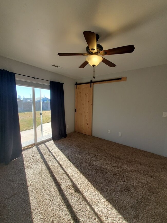 Building Photo - 3 Bedroom 2 Bath Single Family Home