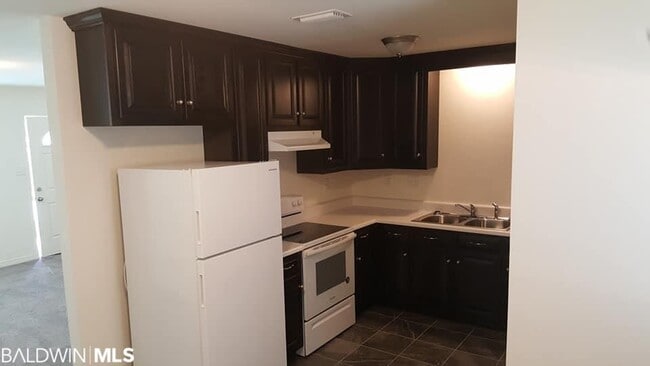 Building Photo - 12747 Westbrook Dr