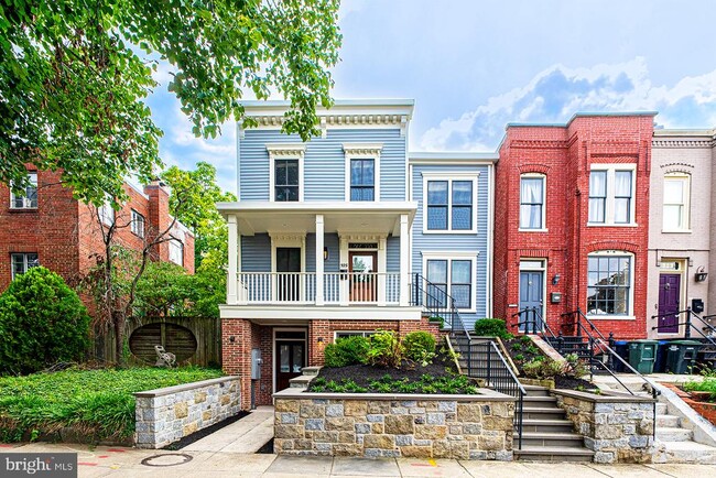 Building Photo - 325 D St SE