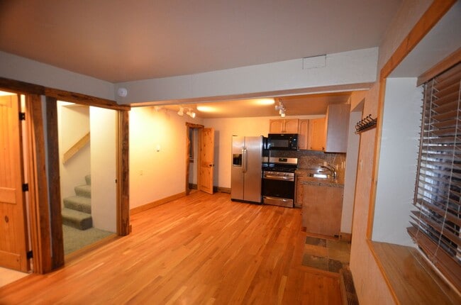 Building Photo - 471 High Point Dr