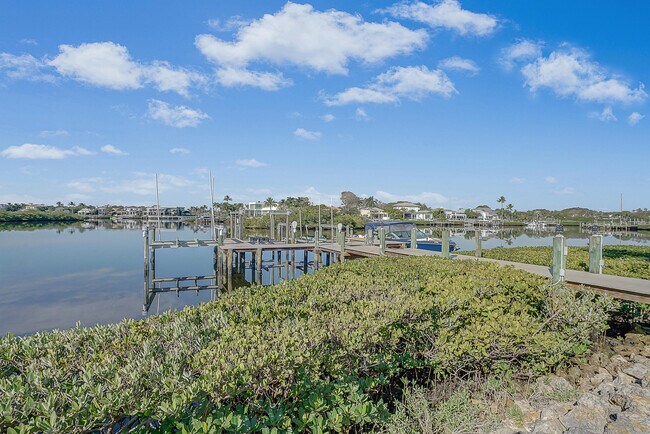 Building Photo - 2703 Captains Way