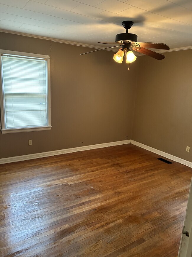 Building Photo - 2303 Rasberry St