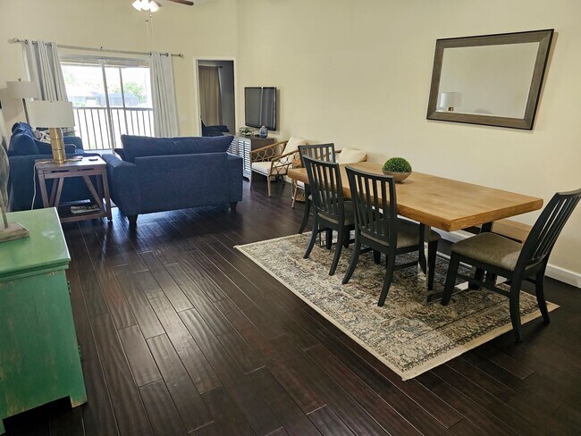 Building Photo - Available at a discounted rate - Furnished 3BR/2BA second floor condo in Worthington!