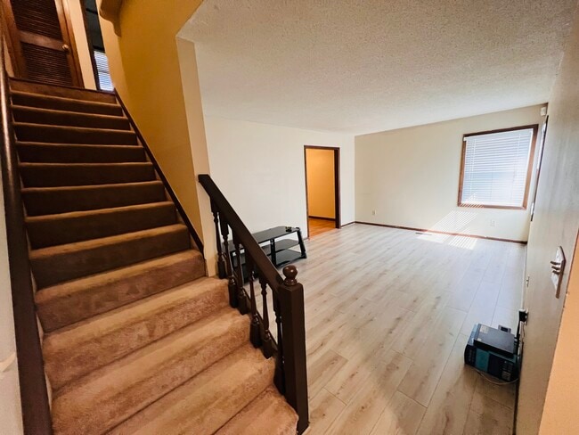 Building Photo - Longfellow