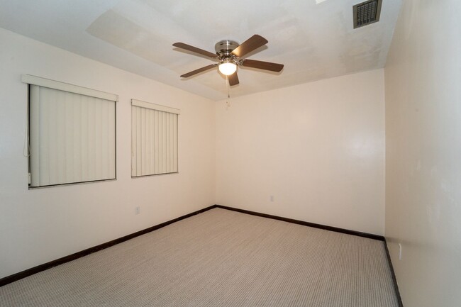 Building Photo - 3/2 Single-Family Shores Home