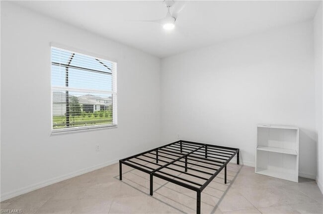 Building Photo - 2215 Dragonfruit Wy