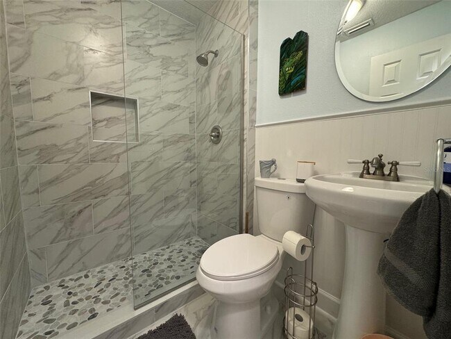 Building Photo - 300 S Central Ave