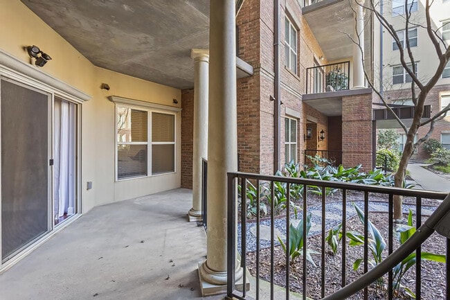Building Photo - 200 River Vista Drive