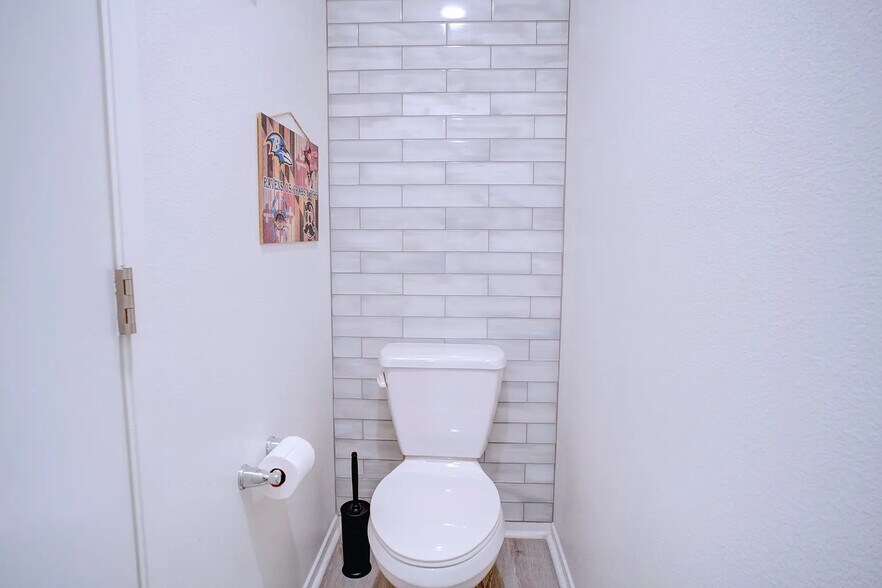 Building Photo - 5503 Sandcliff Ln