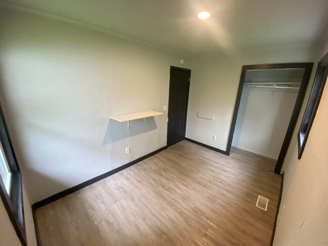 Building Photo - 908 Shasta Dr