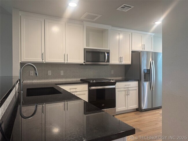 Building Photo - 13008 East 125th Place N