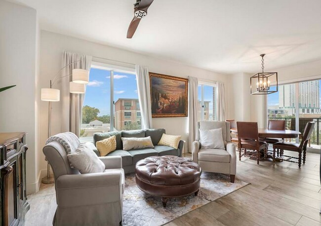 Building Photo - 215 Center St