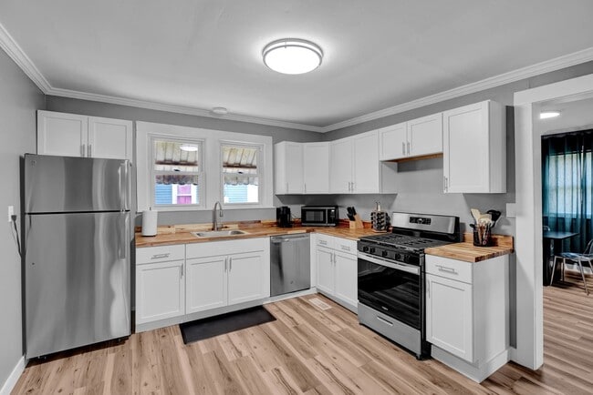 Building Photo - 1709 Clay St