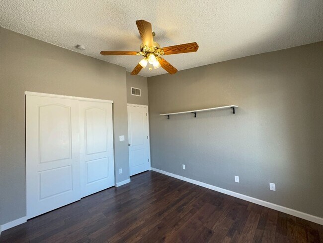 Building Photo - Very Nice 4 Bedroom House