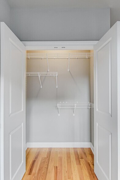 Building Photo - 6204 S Kimbark Ave