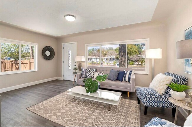 Building Photo - Updated St. Pete Home with Private Yard, Hot Tub & More!