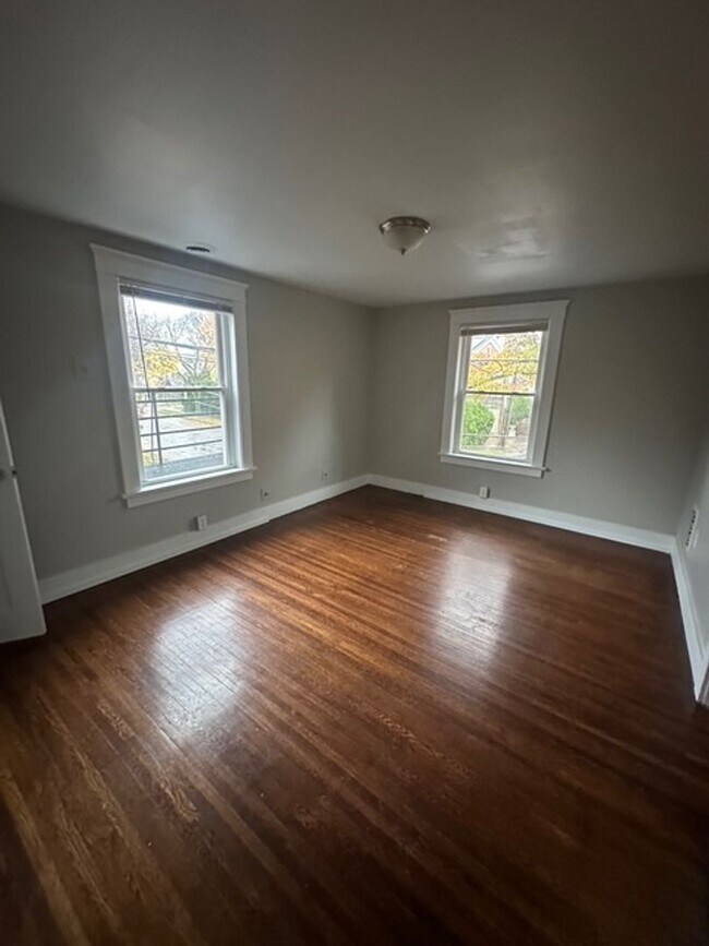 Building Photo - 347 Broadway