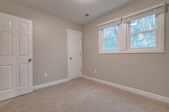 Building Photo - 517 Walnut St