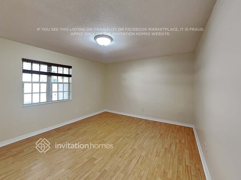 Building Photo - 14915 SW 139th Pl