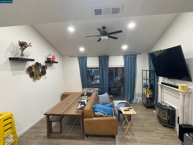 Building Photo - 2347 Pinnacle Dr
