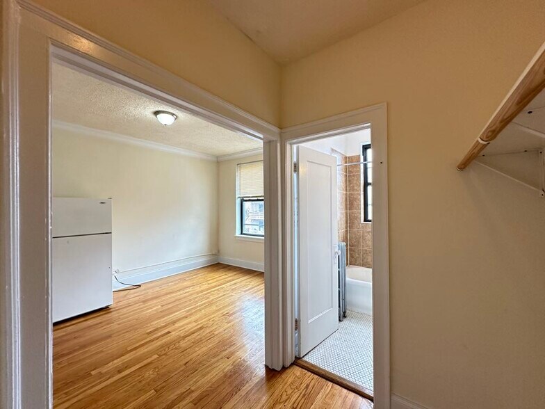 Building Photo - 2737 N Spaulding Ave