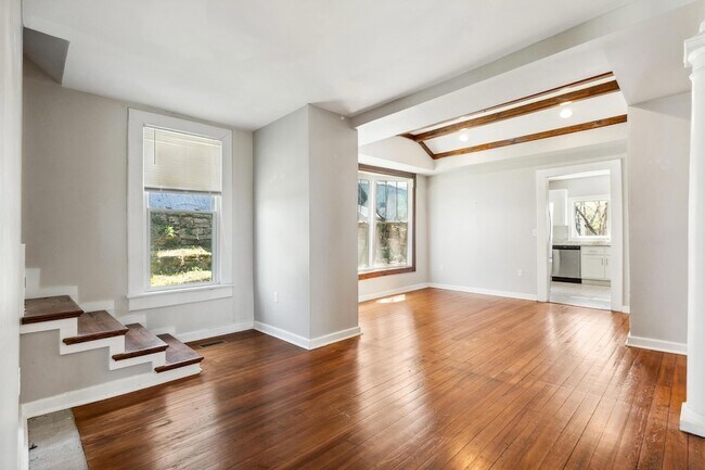 Building Photo - 1906 Vine St