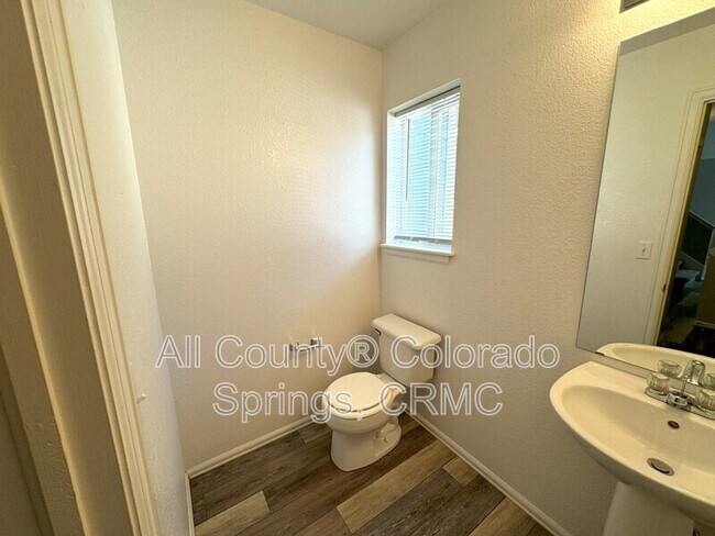 Building Photo - 5859 Instone Cir