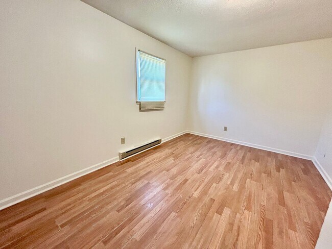 Building Photo - MAC190