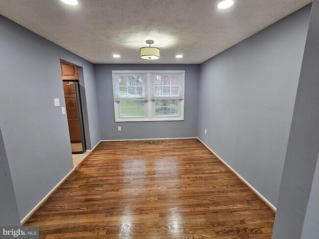 Building Photo - 8619 Hayshed Ln