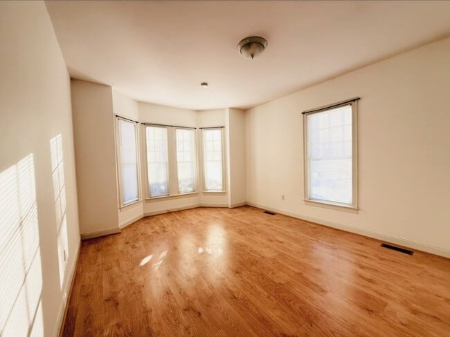 Building Photo - 31 Elmwood St