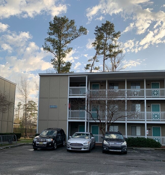 Building Photo - Recently Remodeled! Close to UNCW: 1 Bedroom, 1 Bath Condo Seahawk Square