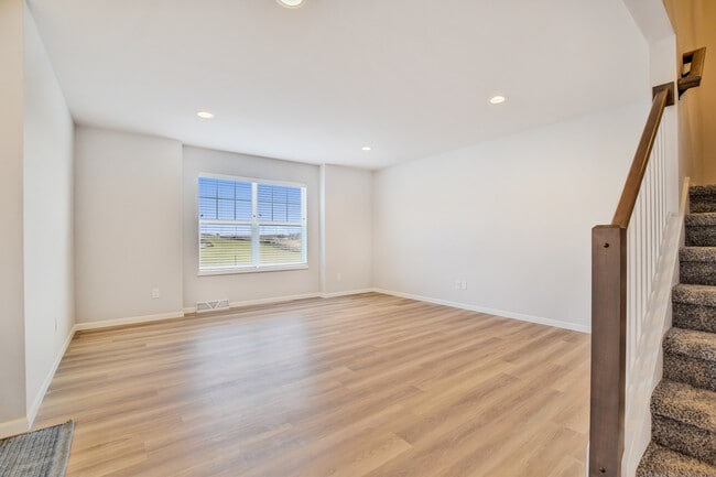 Building Photo - 671 Hillcrest Dr