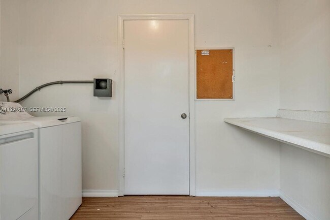 Building Photo - 417 N K St