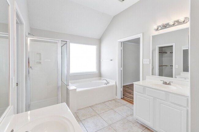 Building Photo - 22012 Royal Timbers Dr