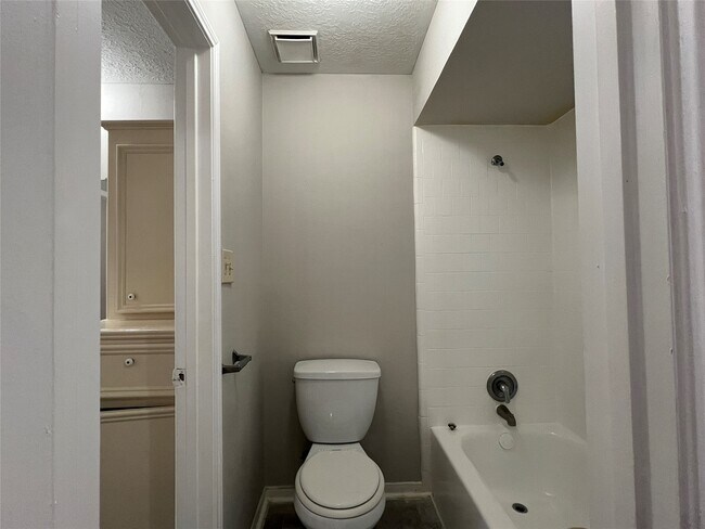 Building Photo - 11507 Meadow Ln