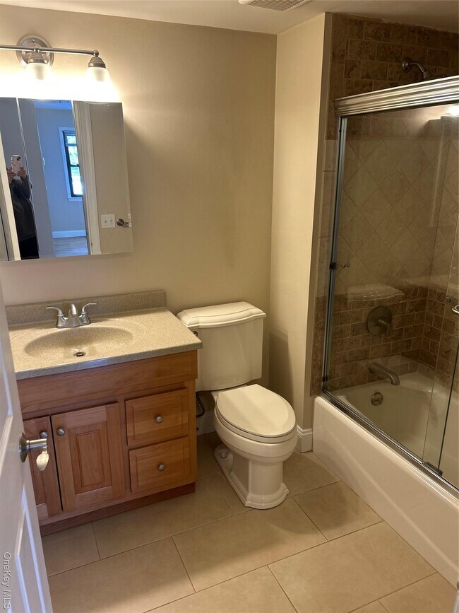 Building Photo - 135 W Nyack Rd