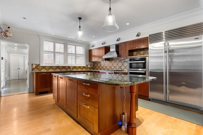 Building Photo - 321 Beacon St