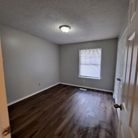 Building Photo - 3785 Walsingham Dr