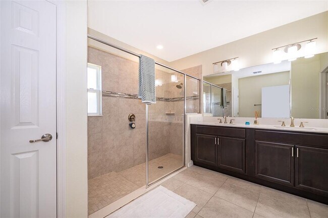 Building Photo - 2630 Summerland Way