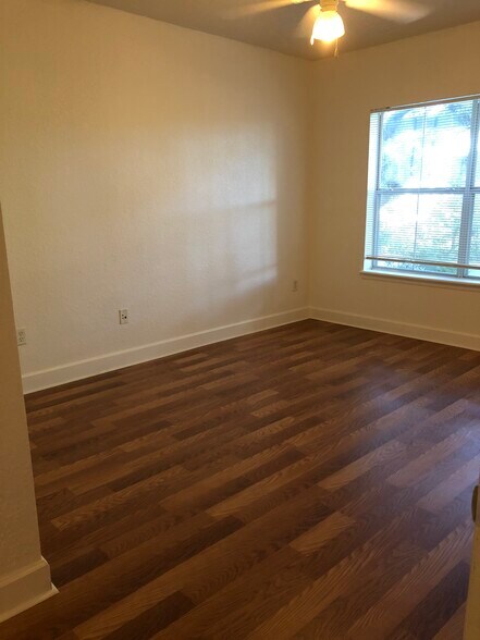Bedroom - 304 E South St