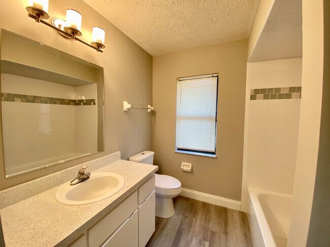 Building Photo - Three bedroom two bathroom Inverness Highlands Home