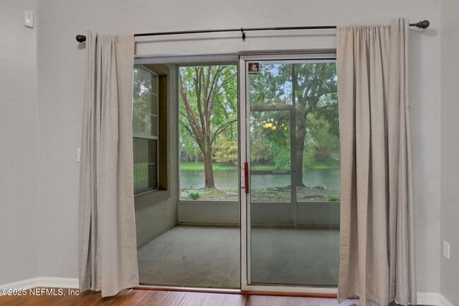 Building Photo - 9744 Summer Grove Way W