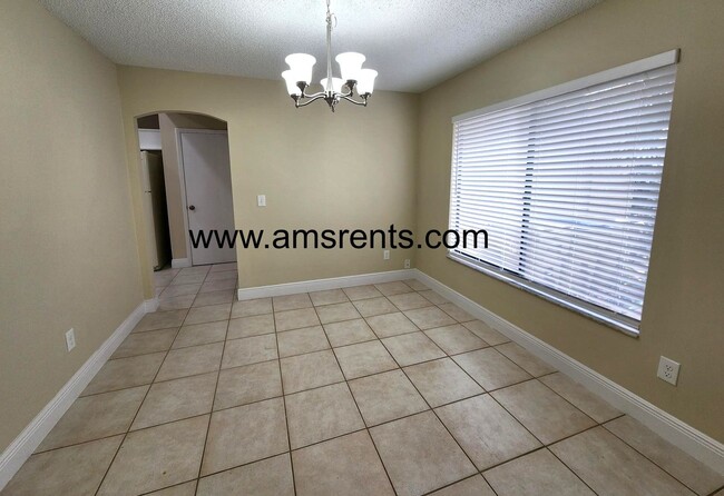 Building Photo - 4 bedroom Home in Kissimmee