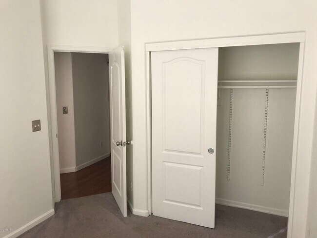 Building Photo - 2 bed / 2 Bath Townhouse in Mesa!