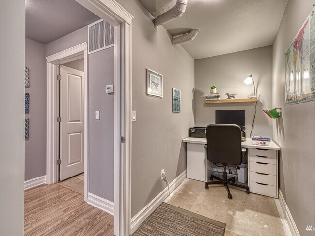 Building Photo - 6554 Hunt Highlands Loop