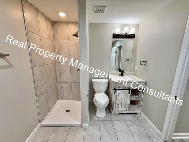 Building Photo - Stylishly Updated 3-Bedroom, 3-Bath Home –...