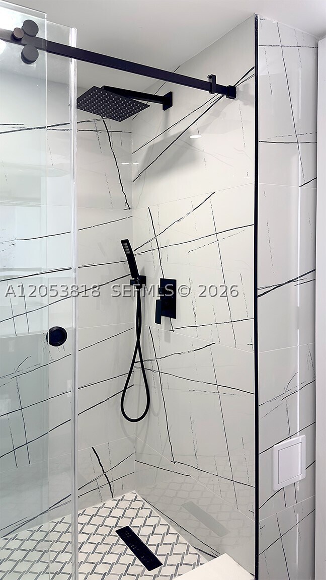 Building Photo - 18051 Biscayne Blvd