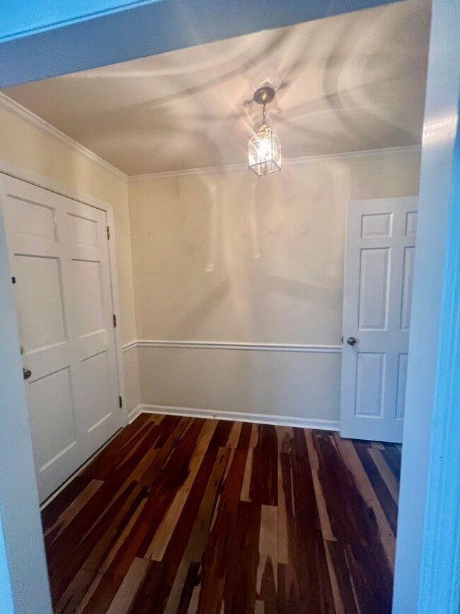 Building Photo - 4 BR, 1 car garage, Very desirable Pine Valley Community and Schools! Fenced yard! Hard wood floo...