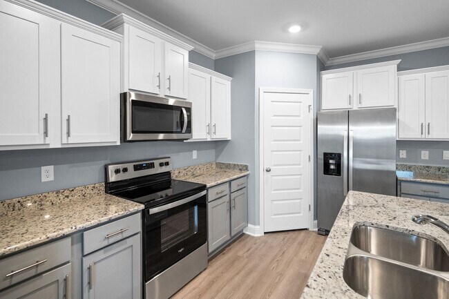 Building Photo - AVAILABLE IN NOVEMBER - Don't miss this op...