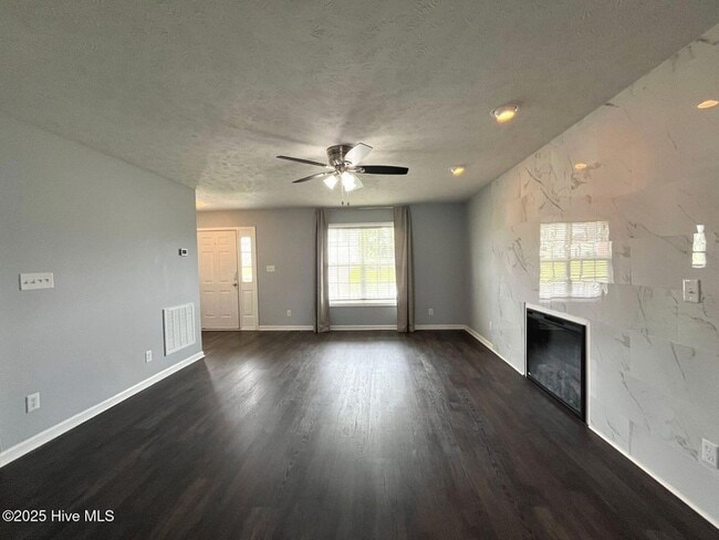 Building Photo - 1508 Thoroughbred Trail